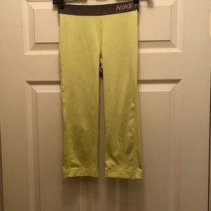 Nike Pro athletic crop leggings